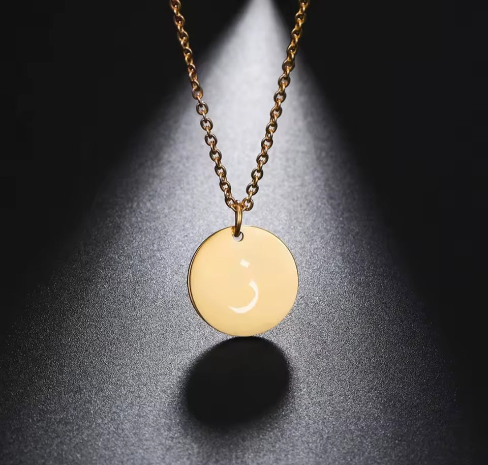 Arabic initial on round circle chain